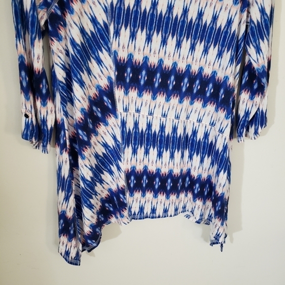 Chico's Zenergy Blue White Red Swirl Aztec Print Top Womens Size Chico's 0 Small - Picture 2 of 8